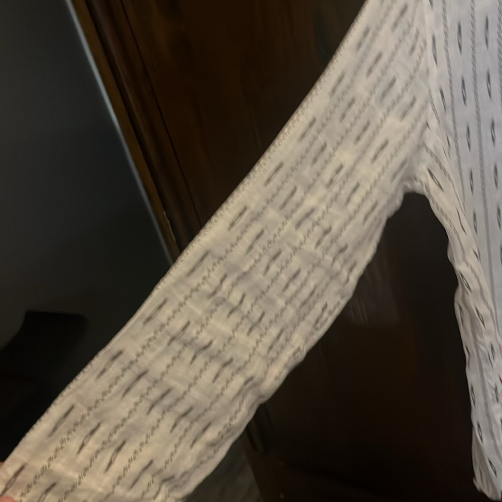 Black and white Garnet Hill button down in perfect condition - Picture 6 of 8
